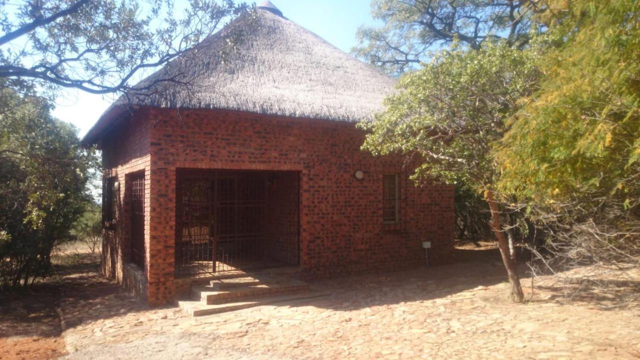 Montanique Lodge Buffelspoort Esterno foto