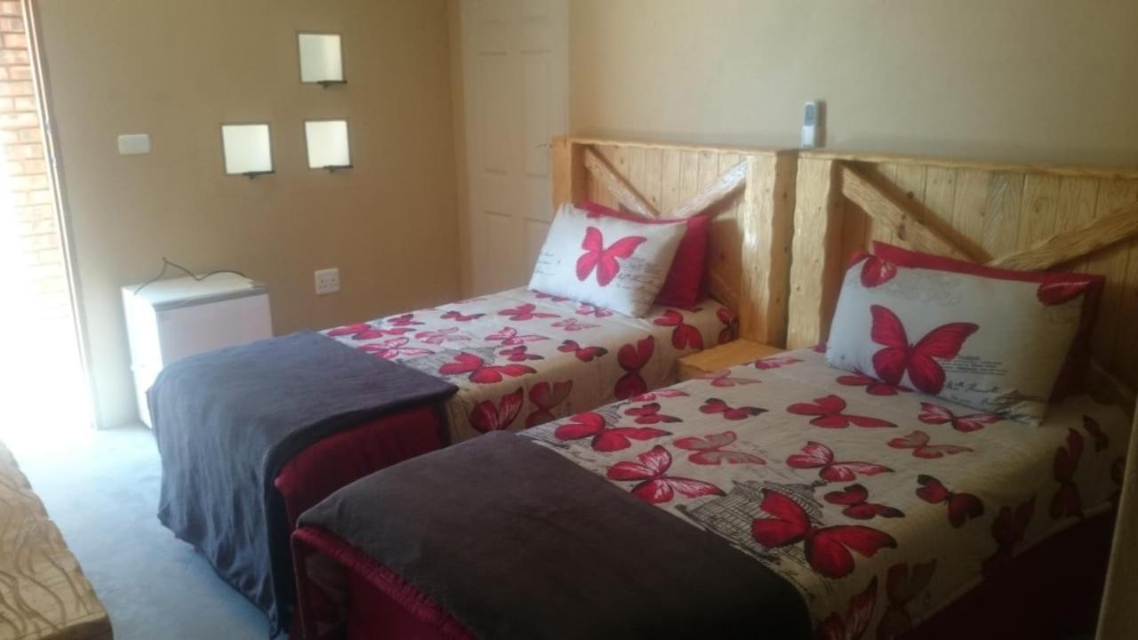 Montanique Lodge Buffelspoort Esterno foto