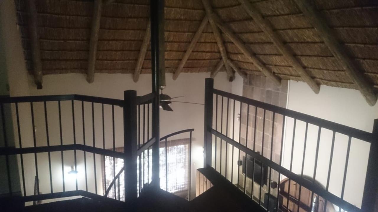 Montanique Lodge Buffelspoort Esterno foto