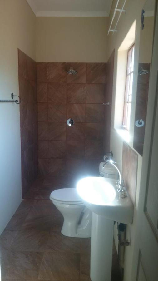 Montanique Lodge Buffelspoort Esterno foto
