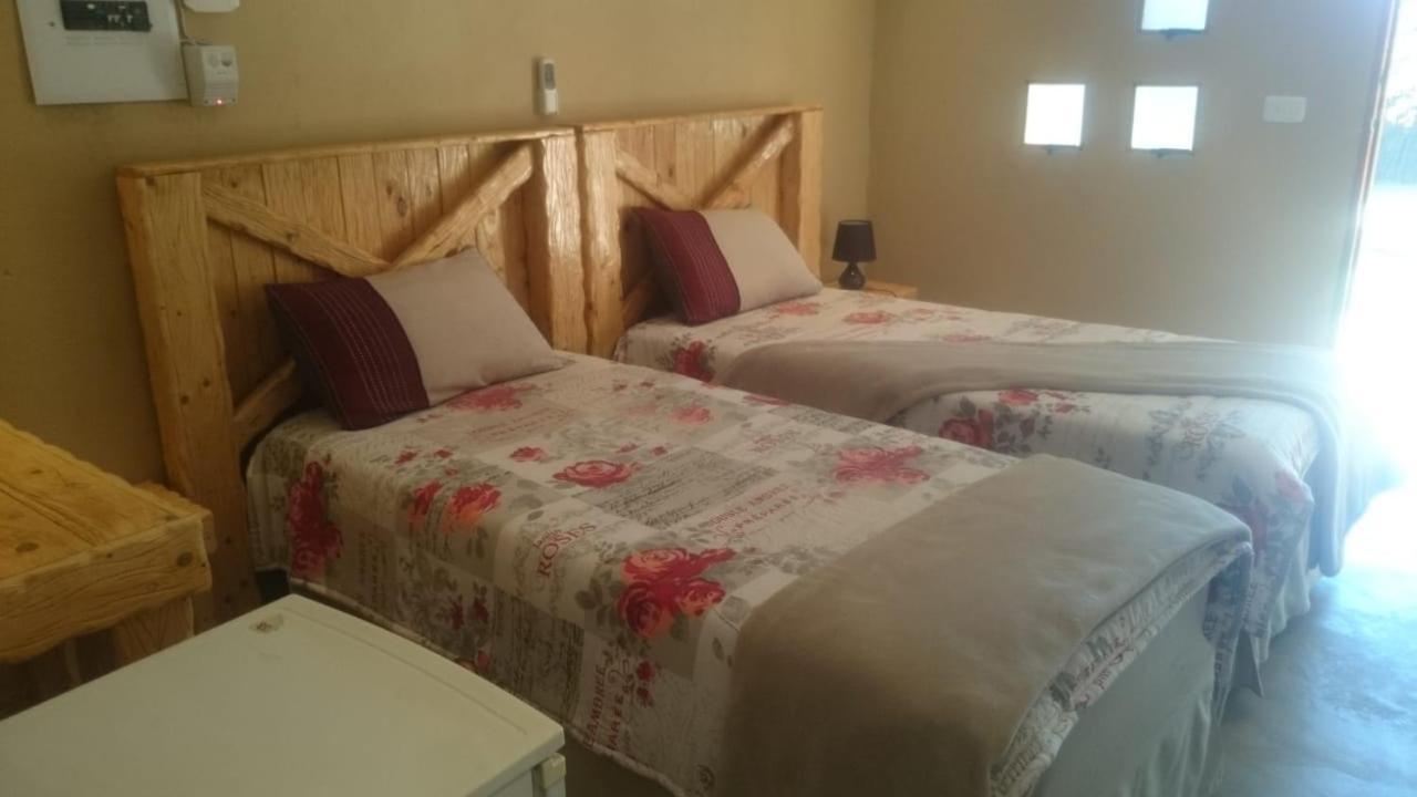 Montanique Lodge Buffelspoort Esterno foto
