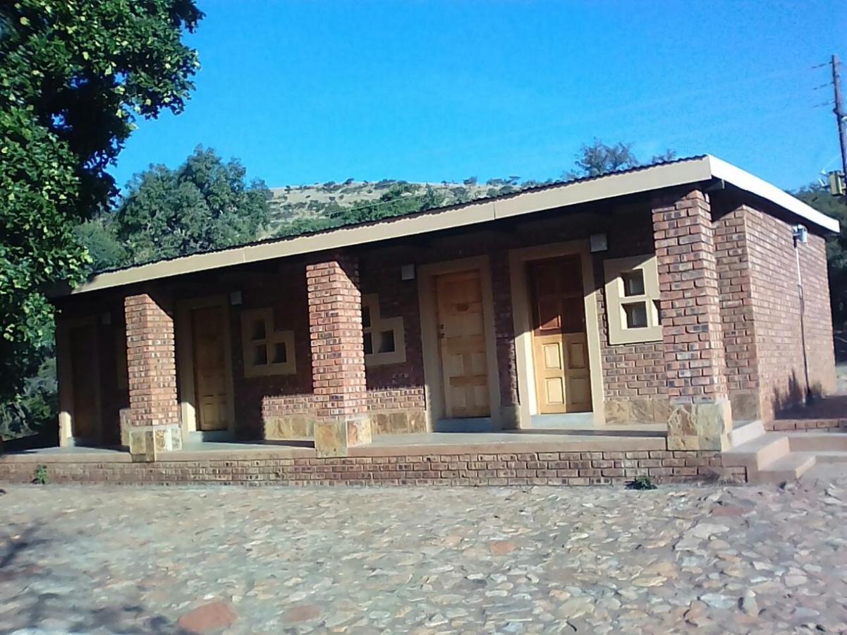 Montanique Lodge Buffelspoort Esterno foto